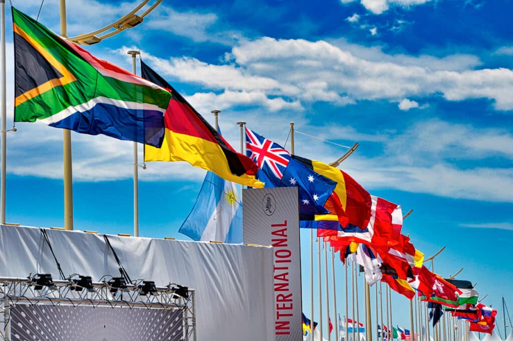 Drapeaux du port de Cannes