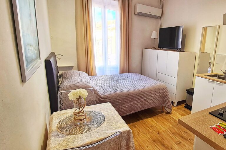 Studio Mistral – appart'hôtel SeaYouSoon à Cannes, à 1 minute de la Croisette